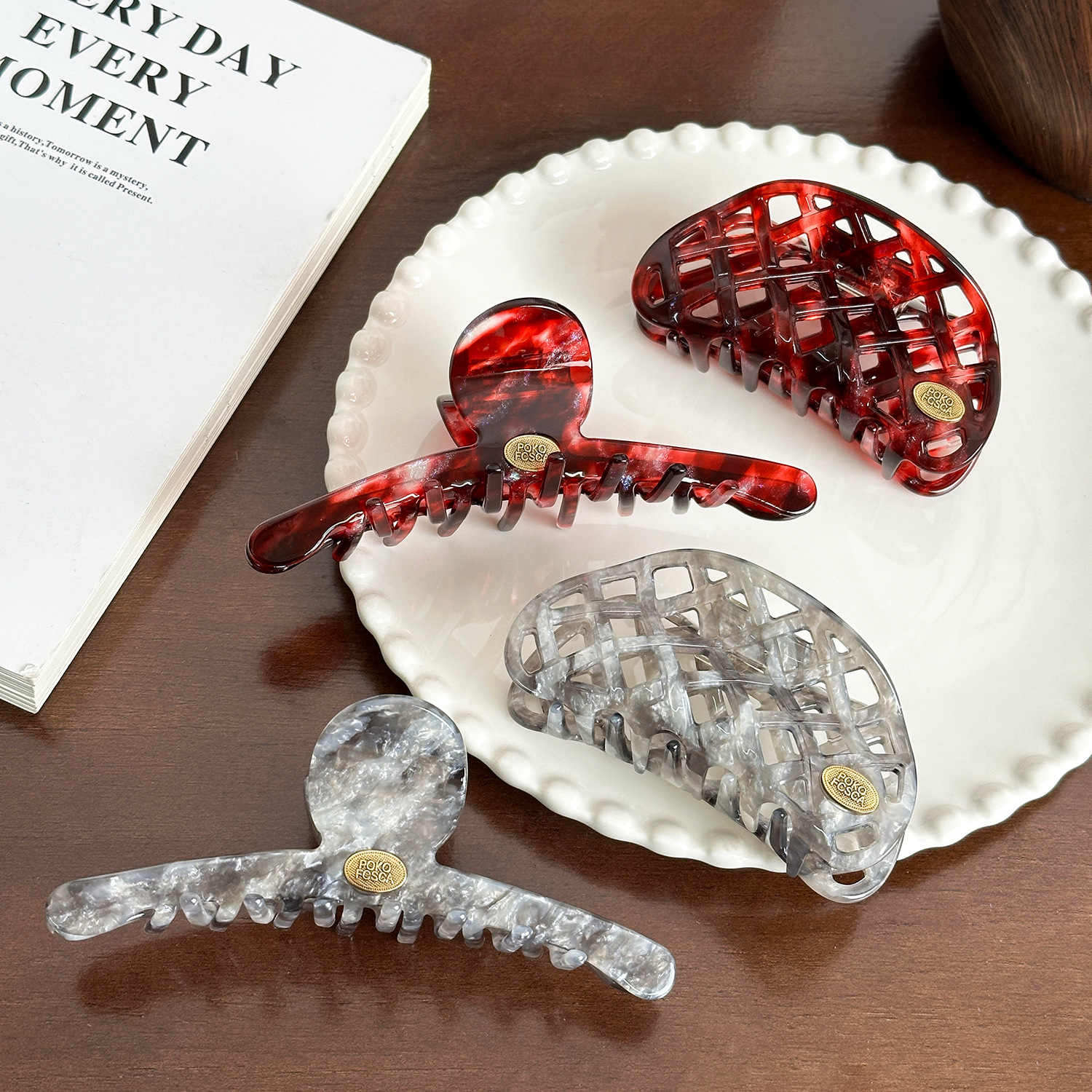 Acetate hollow-out hair clip