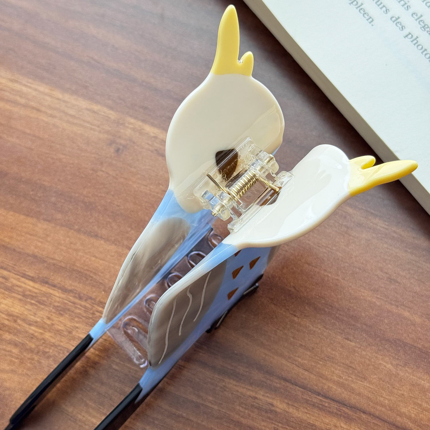 Little bird-shaped acetate hair clip