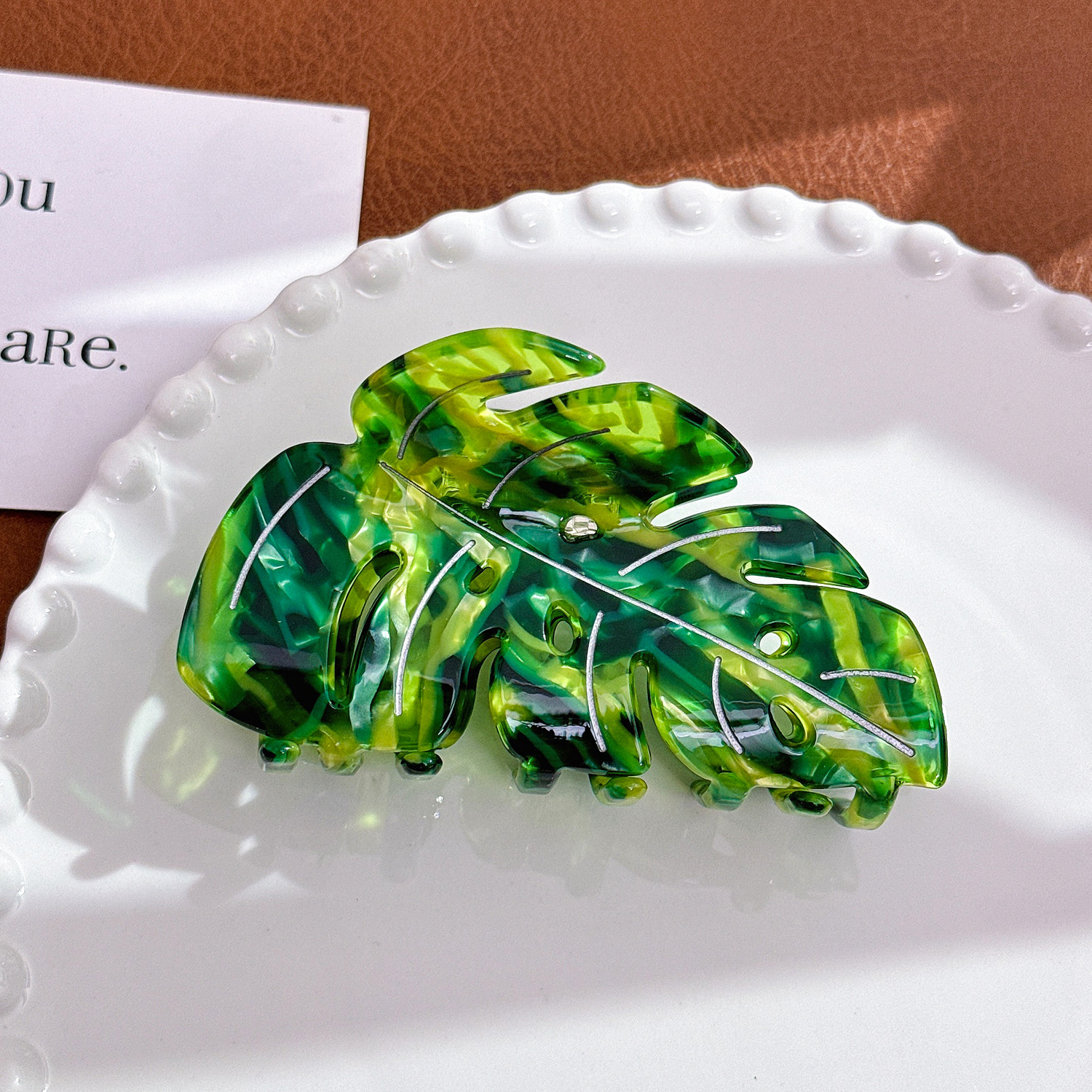 Leaf-shaped hair clip