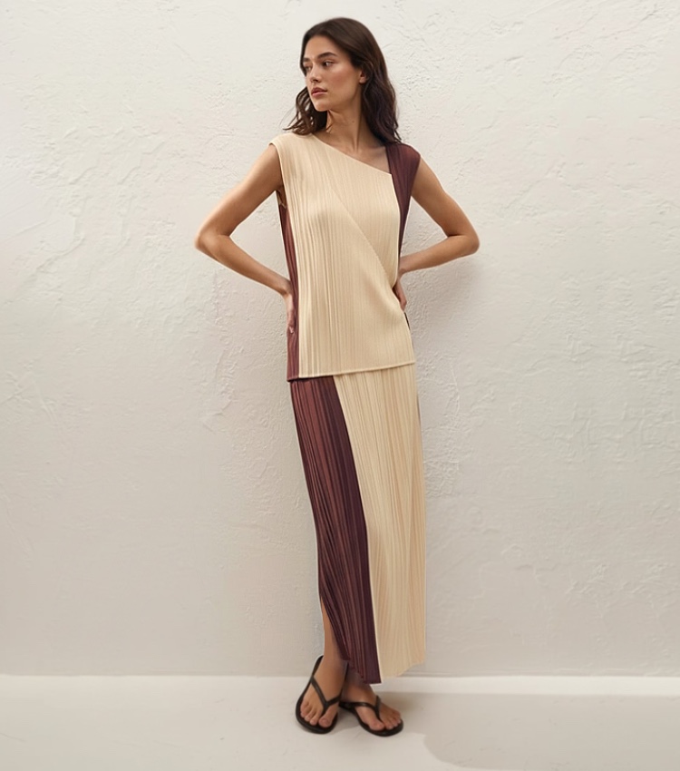 2Pleated Loose-Fit Halter Neck Beach Dress