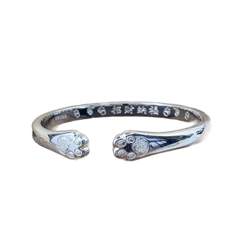 "Paw of Fortune: Bracelet of Love and Wealth"