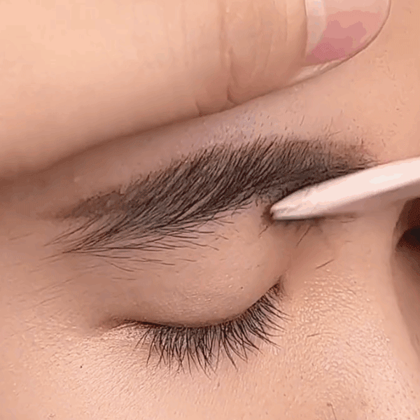 [Zero-dollar shopping] Curved eyebrow scissor trimmer with comb and protective mesh