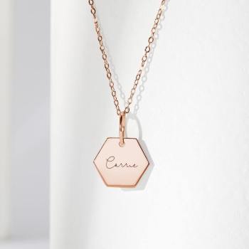 Collar Hexagon Tag Grabado para Ella Chapado en Oro Rosa