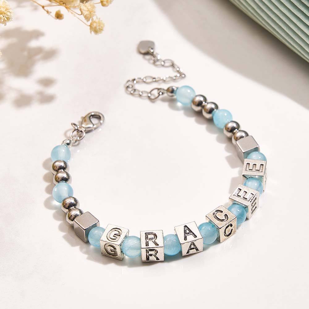 Pulsera Personalizada Con Cuentas Grabadas Y Piedras Lunares Blancas En Blanco De Ley - TuNombrecollar