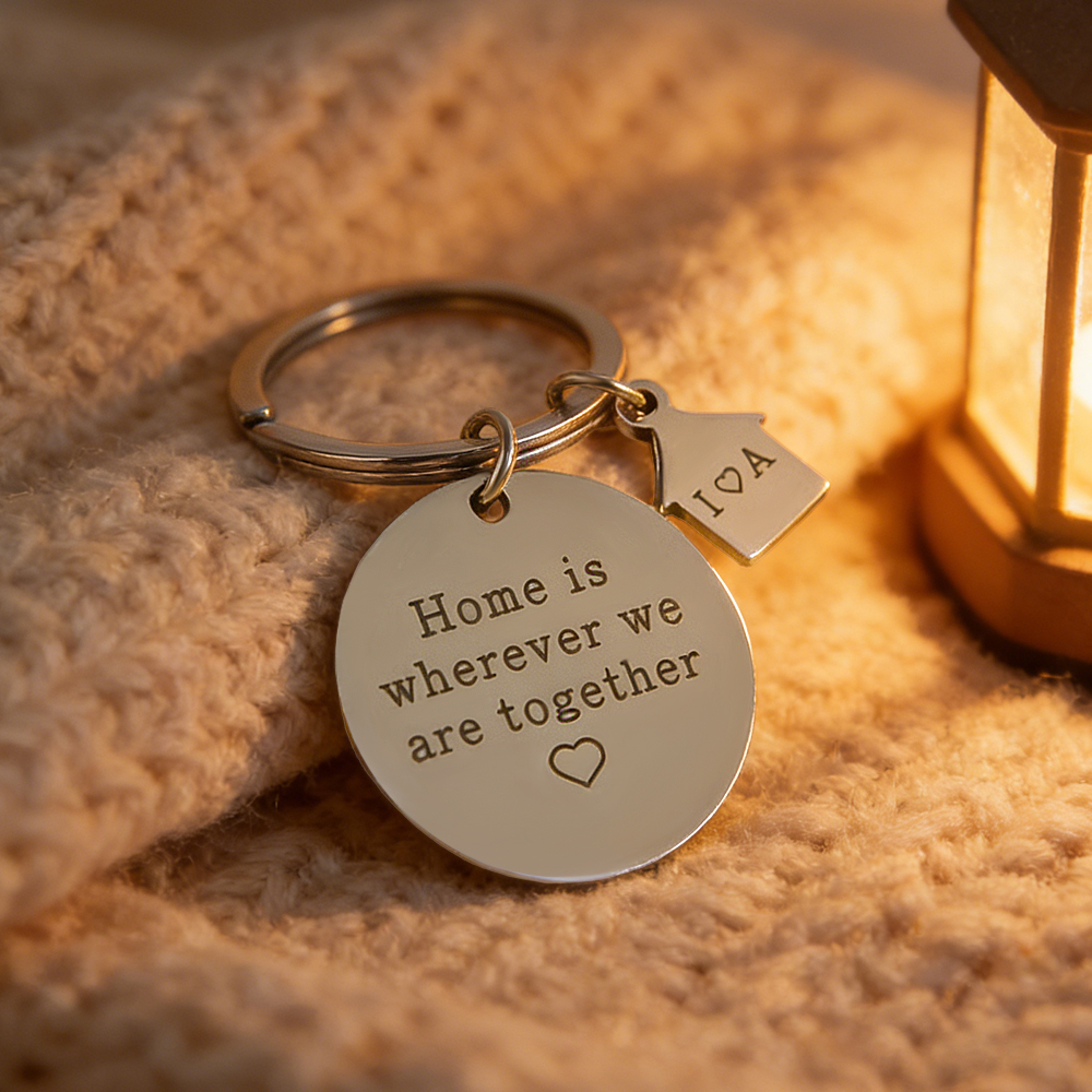 Llavero Personalizado Para Nuevo Hogar. Llavero Personalizado Para Parejas. El Hogar Está Dondequiera Que Estemos. Llavero Con Inicial Grabada Para Novio O Novia. - 