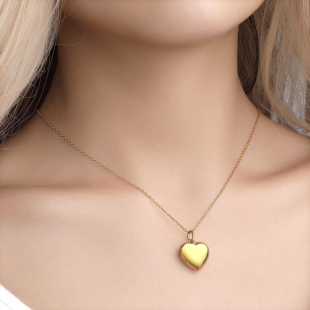 Collar Portafotos Corazón Grabado Ba?Ado En Oro 14K - Recomendado Por El Daily Mail