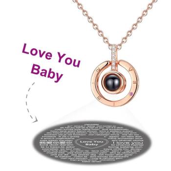 Collar I Love You en 100 Idiomas Proyección Collar Grabado en Forma Redonda de Plata - Chapado en Oro Rosa