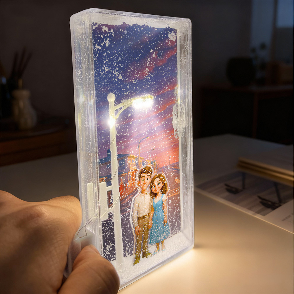 Kit De Materiales Diy: Lámpara De Noche Personalizada Con Fondo De Arena Movediza Para Fotos De Pareja Con Escena Callejera Nevada. Incluye Figura De Fondo Personalizada, Lámpara De Flujo De Arena Acrílica Y Luz Nocturna Acrílica Para Micro Paisaje. - 