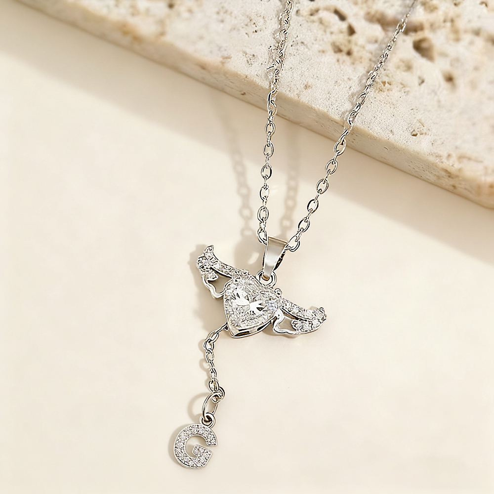 Collar Con Inicial Y Alas De Cupido Animadas. Collar Personalizado Con Colgante De Inicial Y Alas Móviles. Divertido Colgante Cinético Con Inicial. Regalo De Navidad Para Ella. - 