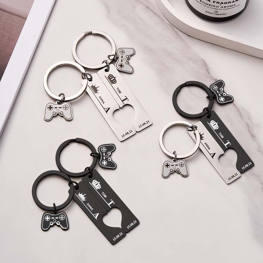 2 Portachiavi Personalizzati Per Coppia Con Nome E Data Incisi Con Portachiavi Con Ciondolo Per Gamepad - tuacollananome