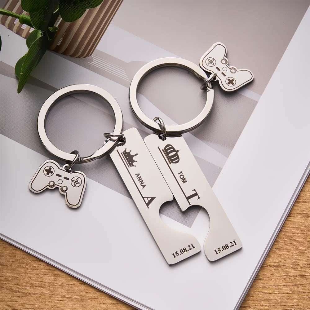 2 Portachiavi Personalizzati Per Coppia Con Nome E Data Incisi Con Portachiavi Con Ciondolo Per Gamepad - tuacollananome