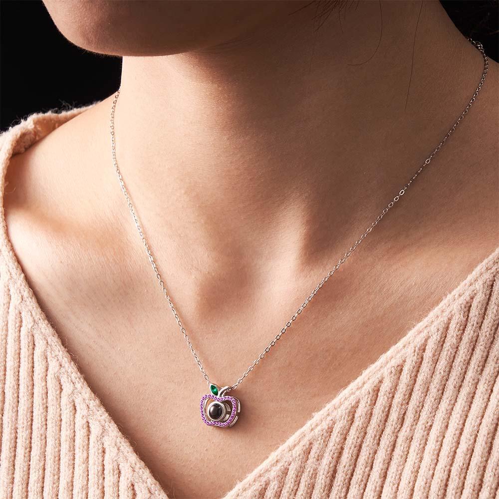 Collana Personalizzata Per Proiezione Di Foto. Regali Apple Creativi Per Coppia - tuacollananome