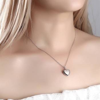 Heart Printing Photo Locket Necklace With Engraving Platinum Plated