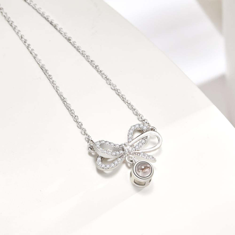 Collana Con Proiezione Di Foto Con Fiocco Immagine Elegante Personalizzata All'interno Dei Gioielli Regali Di San Valentino - tuacollananome