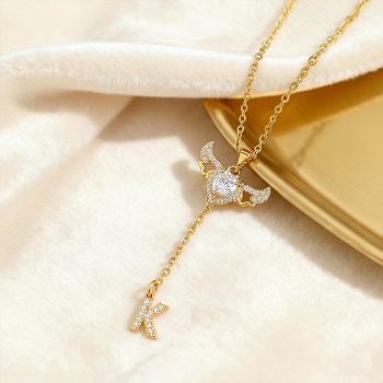 Collana Iniziale Con Ali D'angelo Di Cupido Animate, Collana Iniziale Personalizzata Con Ciondolo A Forma Di Ali In Movimento, Divertente Ciondolo Iniziale Cinetico, Regali Di Natale Per Lei - 