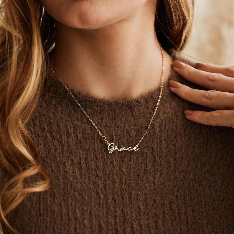 Collana Con Nome Personalizzato Con Pietra Portafortuna Collana Con Nome Personalizzato Con Accento Di Pietra Portafortuna Collana Con Nome Minimalista Con Pietra Portafortuna, Regalo Per Lei - 