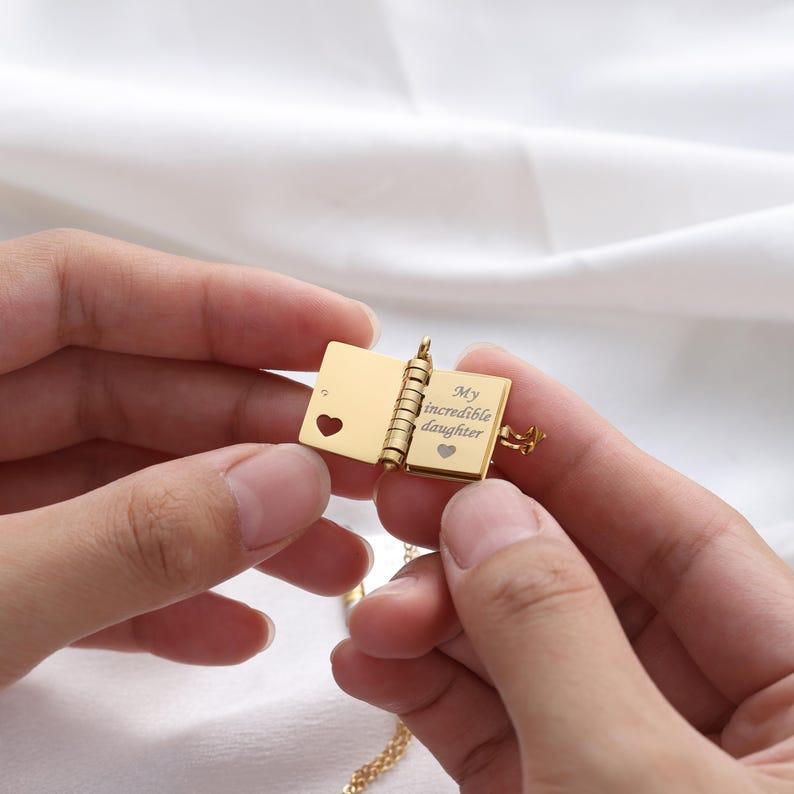 Collana Con Medaglione A Libro Personalizzato, Ciondolo Con Libro Con Messaggio Personalizzato Di Sette Pagine, Lettera D'amore Segreta, Regalo Di Anniversario - 