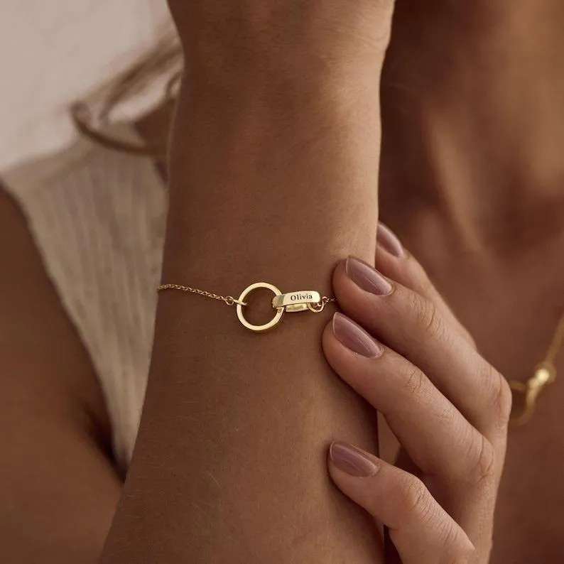 Bracciale Con Nome Personalizzato, Bracciale Con Nome Inciso, Bracciale Con Anello Intrecciato E A Forma Di Cerchio, Bracciale Con 2 Anelli, Regalo Di Anniversario - 