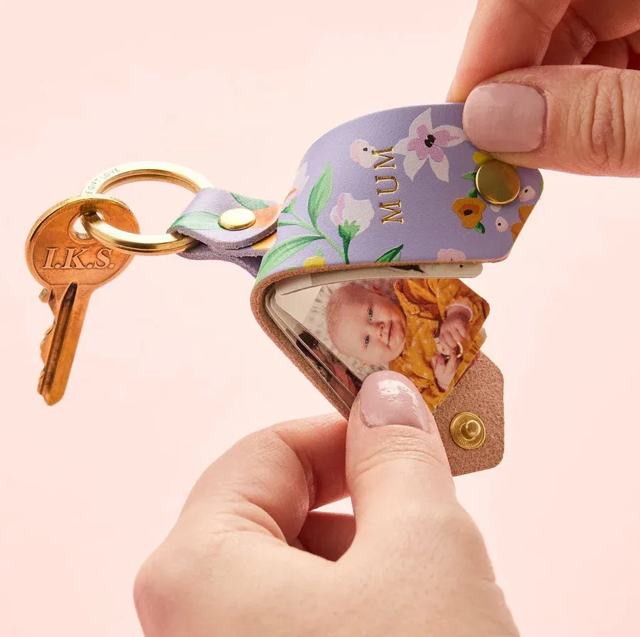 Portachiavi Personalizzato In Pelle Con Motivo Floreale, Album Fotografico Multiplo Personalizzato, Regalo Per La Festa Della Mamma. - 