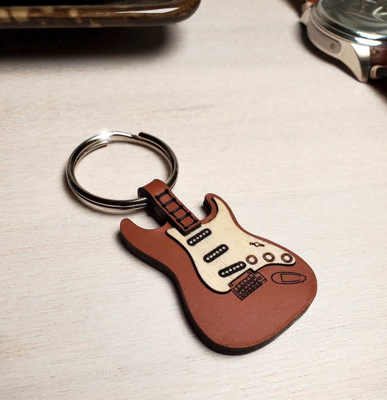 Portachiavi In ​​pelle Con Plettro Per Chitarra Con Codice Spotify Personalizzato, Portachiavi In ​​pelle Con Nome Personalizzato, Regalo Di Anniversario Per Lui/lei