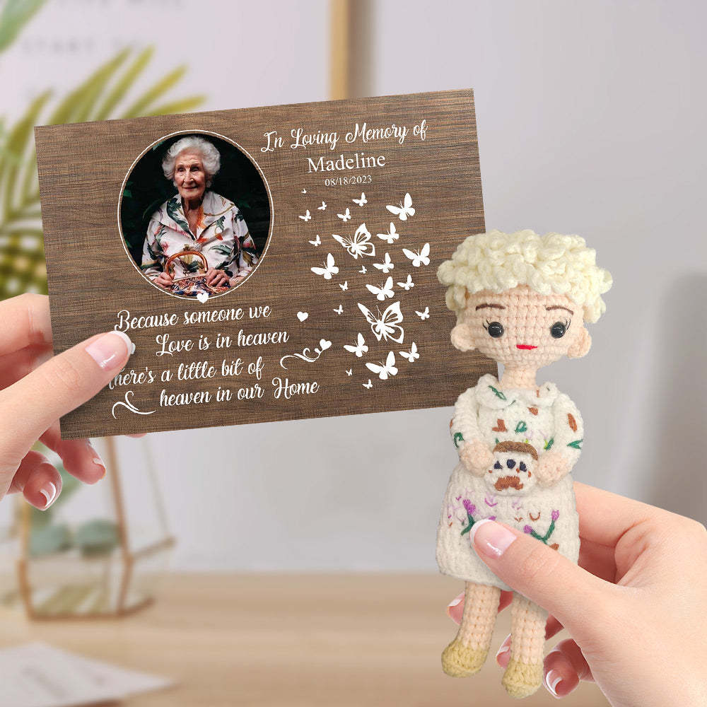 Poupée Au Crochet Personnalisée En Mémoire Aimante Cadeau Personnalisé Les Mini Poupées Faites À La Main Ressemblent À Votre Photo Avec Un Cadeau De Carte Commémorative Personnalisée Pour Grand-mère - votrecollierprenomfr