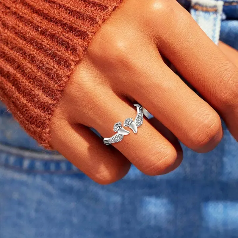 Bague Pied De Bébé Avec Ailes D'ange – Un Souvenir Précieux Pour Maman Et Enfant, Un Cadeau Idéal Pour Les Mamans. - votrecollierprenomfr