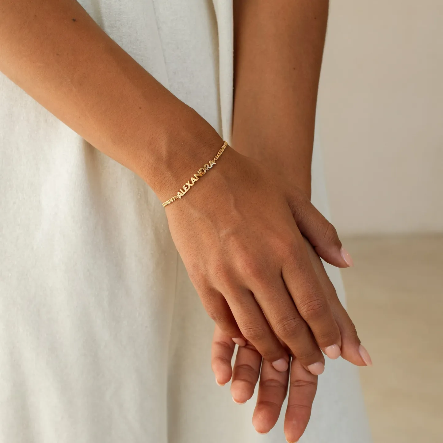 Bracelet Prénom Personnalisé Sur Chaîne Gourmette, Bracelet Prénom Moderne En Lettres Majuscules, Bijou Prénom Personnalisé À Grosse Chaîne - votrecollierprenomfr