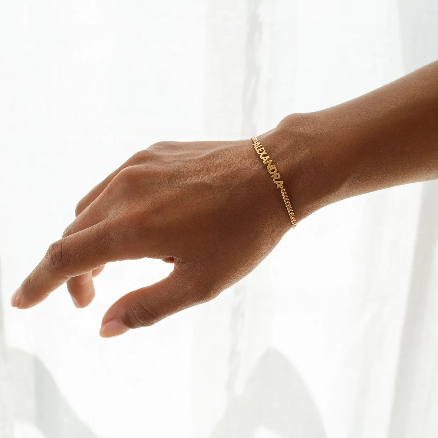 Bracelet Prénom Personnalisé Sur Chaîne Gourmette, Bracelet Prénom Moderne En Lettres Majuscules, Bijou Prénom Personnalisé À Grosse Chaîne - votrecollierprenomfr