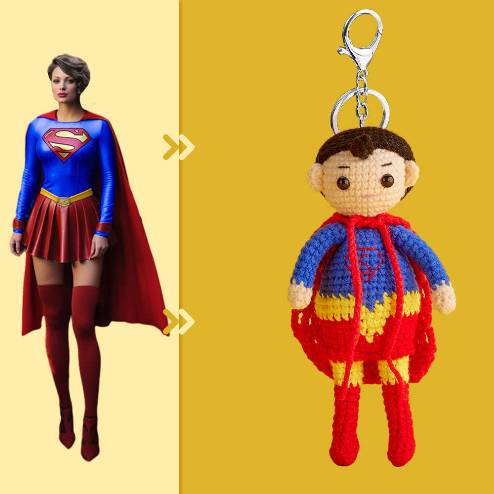 Corps Complet Personnalisable 1 Personne Poupée Au Crochet Personnalisée Cadeaux Personnalisés Mini Poupées Tissées À La Main - Supergirl - votrecollierprenomfr