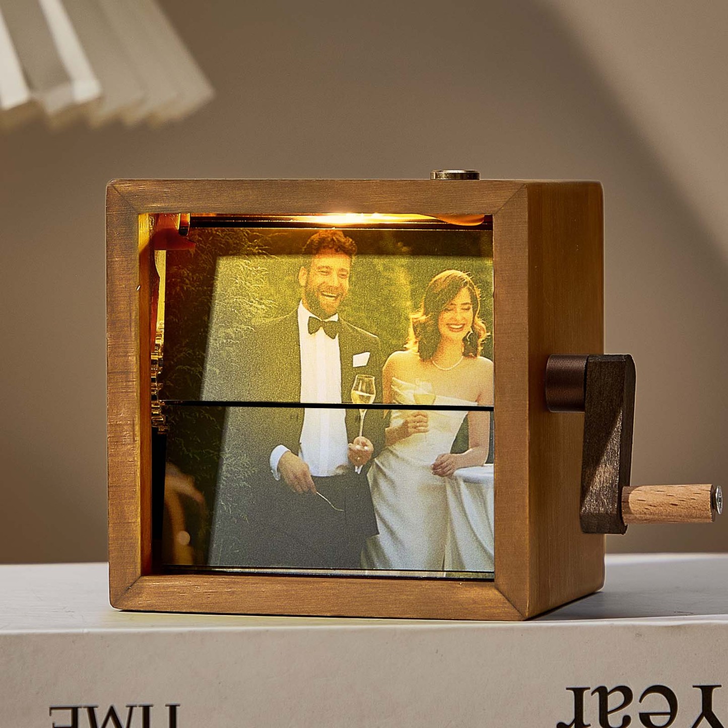 Boîte À Flipbook Mécanique À Manivelle Avec Cadre Photo Personnalisé Et Animation, Cadeau De Noël En Noyer Noir. - votrecollierprenomfr