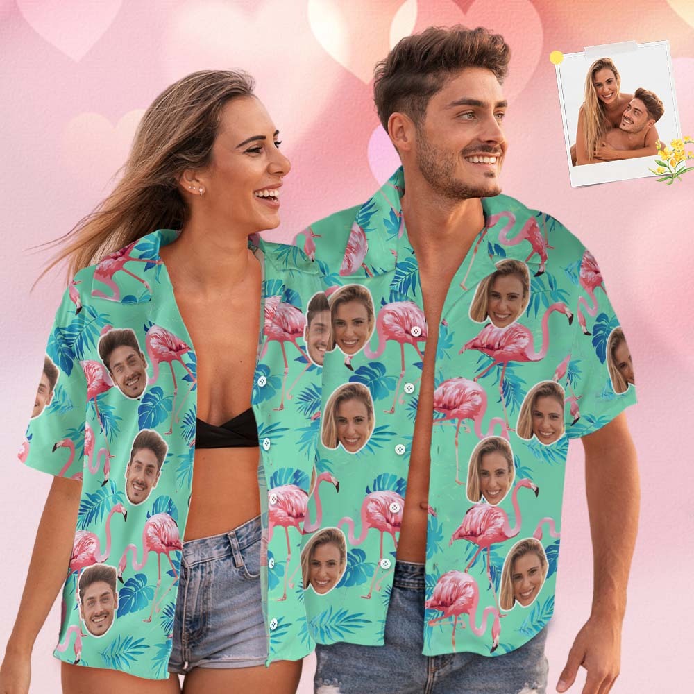 Chemise Hawaïenne Avec Visage Personnalisé, Chemise Tropicale Flamant Rose, Tenue De Couple, Imprimé Sur Tout Le Vert Et Les Feuilles De Palmier - votrecollierprenomfr