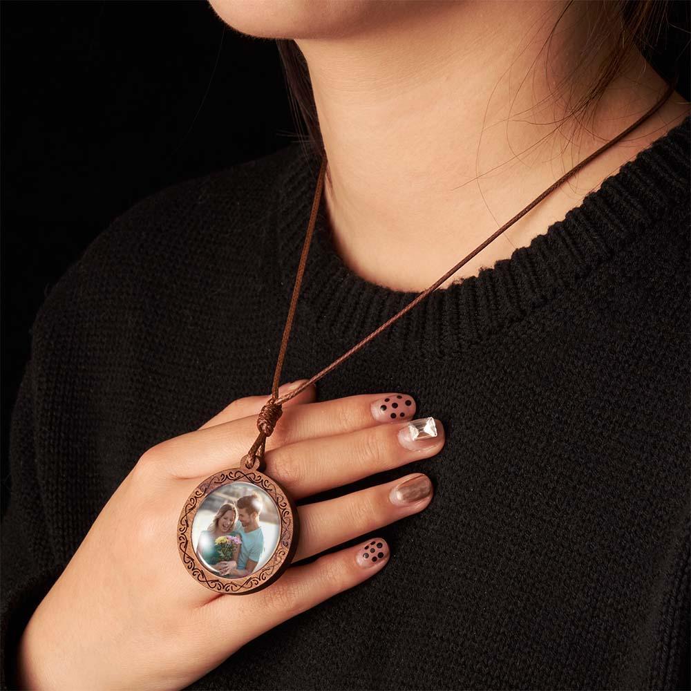 Collier Photo Personnalisé, Cadeaux Pour Lui, Pendentif En Bois, Nom Personnalisé Gravé, Pendentif Rond - votrecollierprenomfr