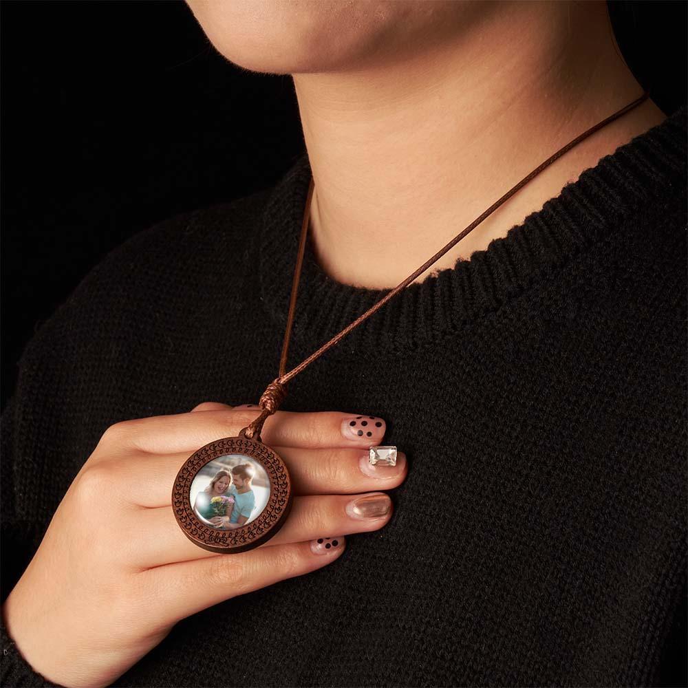 Collier Photo Personnalisé, Cadeaux Pour Lui, Pendentif En Bois, Nom Personnalisé Gravé, Pendentif Rond - votrecollierprenomfr