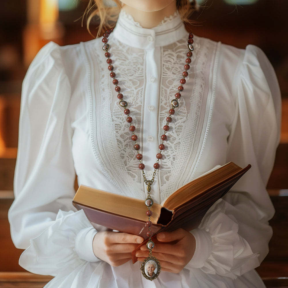 Collier Chapelet Personnalisé En Perles De Sésame, Collier Croisé Rétro Personnalisé En Pierre De Sésame Avec Photo - votrecollierprenomfr
