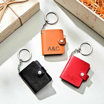Porte-clefs-photo-gravure-personnalisee-album-creatif-cadeaux-anniversaire-pour-couple - votrecollierprenomfr