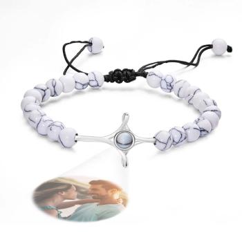 Bracelet Personnalisé De Perles De Projection De Photo Avec Le Cadeau Commémoratif De Croix Pour Elle - votrecollierprenomfr