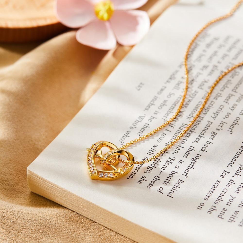 Collier Gravé Flèche D'amour Pendentif Coeur En Diamant Personnalisé Cadeau Pour Elle - votrecollierprenomfr