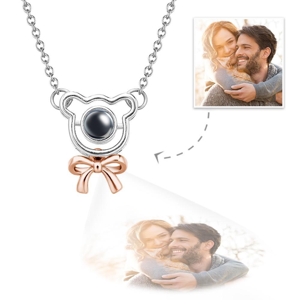 Collier De Projection Personnalisé, Ours À Nœud, Cadeau Mignon Pour Fille - votrecollierprenomfr
