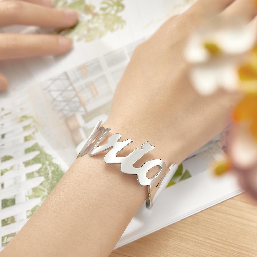 Bracelet Large Ouvert Avec Nom Personnalisé Bracelet Unique Personnalisé Pour Femme - votrecollierprenomfr