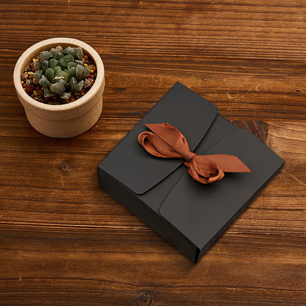 Boîte Cadeau En Carton Noir Avec Nœud - votrecollierprenomfr