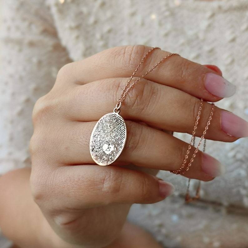 Collier Personnalisé Avec Empreinte Digitale, Pendentif Ovale Gravé Avec Initiale Et Empreinte Digitale, Bijou Souvenir D'amour Éternel, Cadeau Pour Elle - votrecollierprenomfr