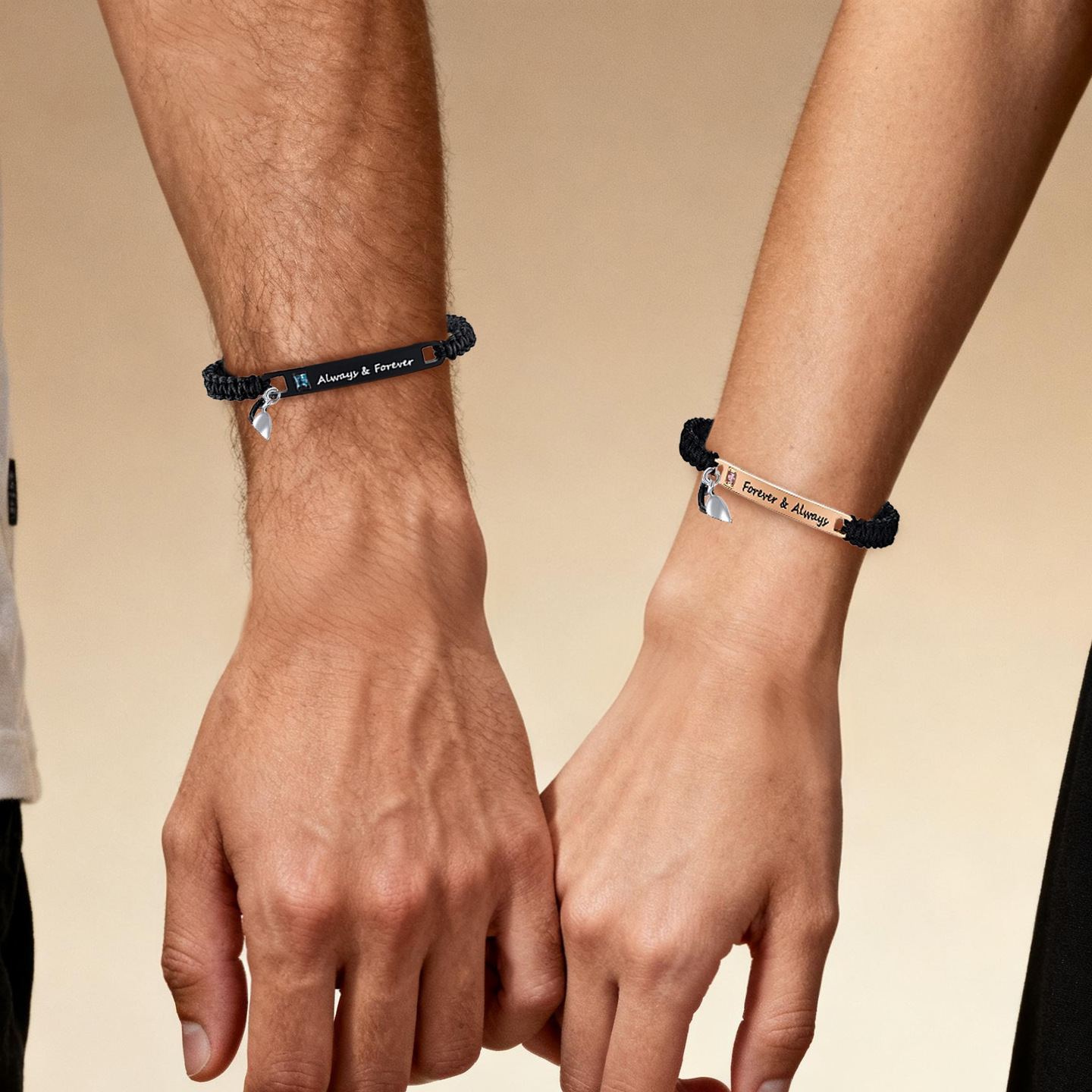 Coffret De Bracelets Magnétiques Pour Couples, Personnalisable Avec Nom Et Pierre De Naissance, Comprenant Des Cœurs Magnétiques Assortis Et Des Breloques Demi-cœur. - votrecollierprenomfr