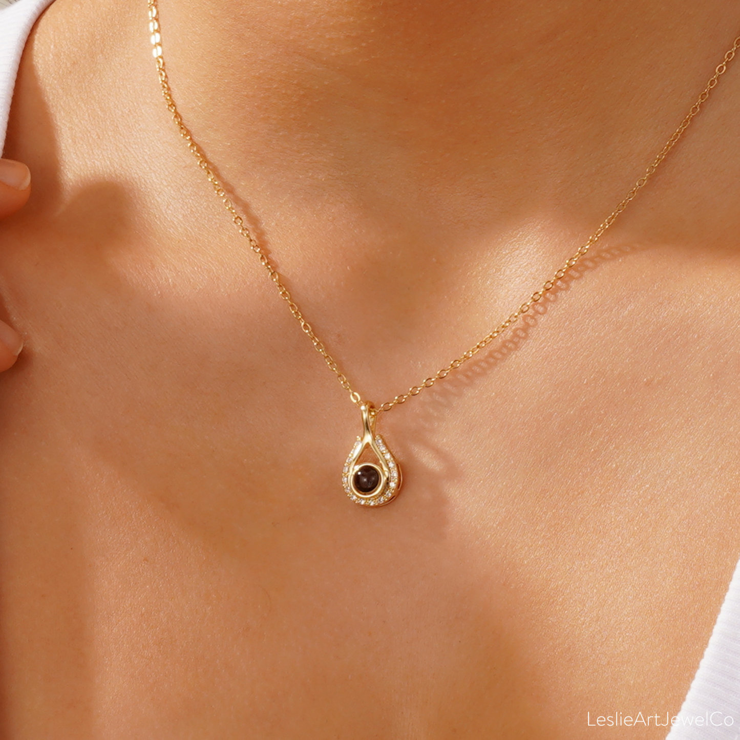 Collier Pendentif À Projection Photo Personnalisé En Forme De Larme, Orné D'une Projection Photo, En Souvenir D'un Être Cher. - votrecollierprenomfr