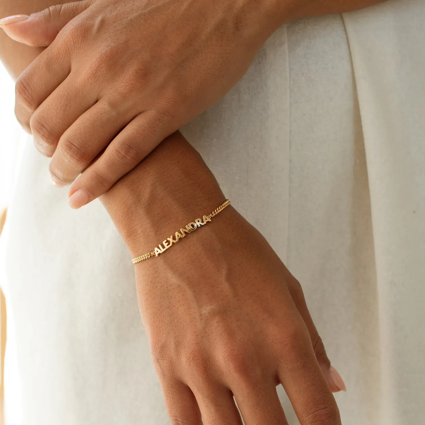 Bracelet Prénom Personnalisé Sur Chaîne Gourmette, Bracelet Prénom Moderne En Lettres Majuscules, Bijou Prénom Personnalisé À Grosse Chaîne - votrecollierprenomfr