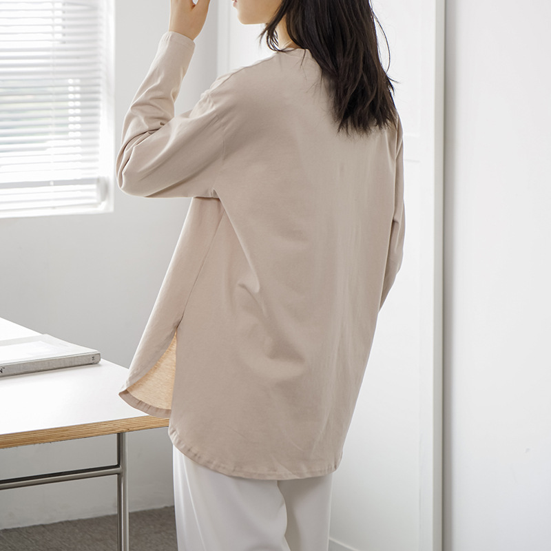 新品5色現貨秋冬寬鬆休閒純色圓領長袖，寬鬆版型，貼膚溫和無負擔，腰腹微收剪裁遮肉顯腰細，疊穿不臃腫還百搭