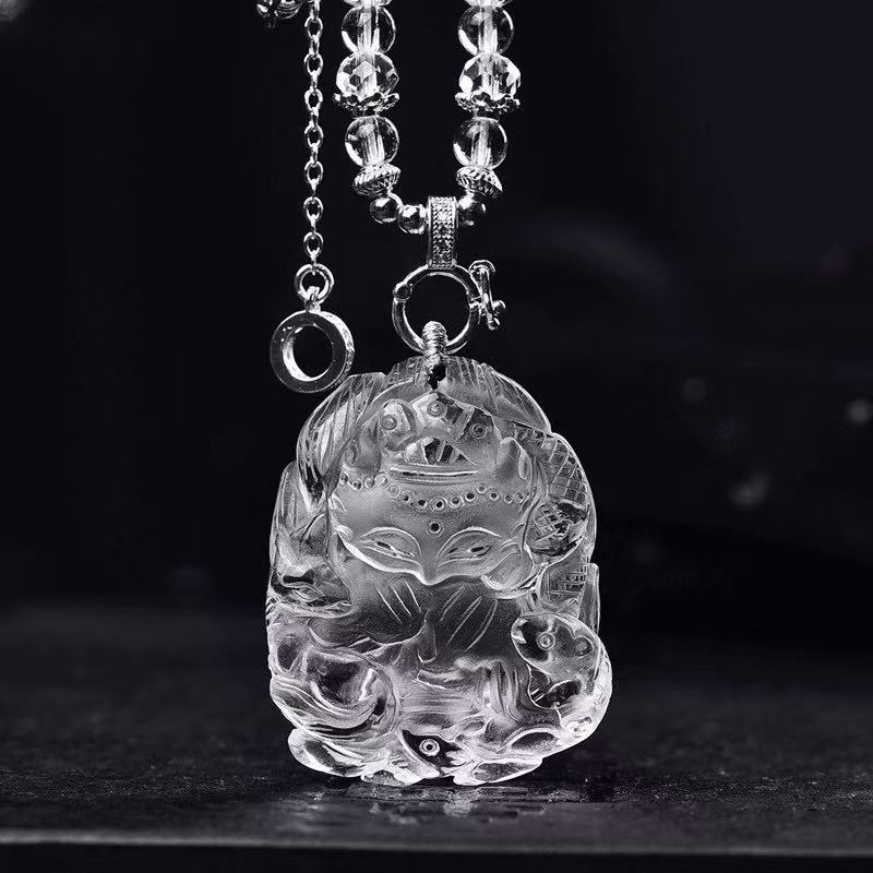 天然水晶の九尾の狐のペンダント