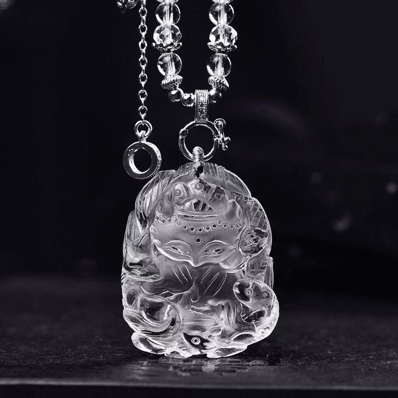 天然水晶の九尾の狐のペンダント