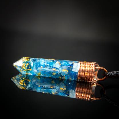 銅と純粋な24Kゴールドフレークで作られたカイヤナイトオルゴナイトペンダント、オルゴンボルテックスコイル、瞑想と高振動に最適な石