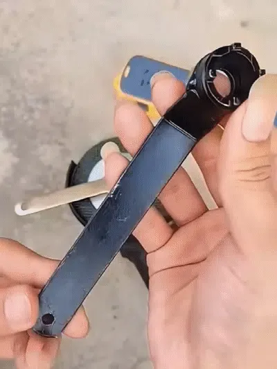 Multifunctional four-claw angle grinder wrench