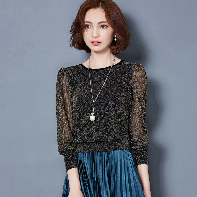 Simple figure-flattering gauze long sleeve blouse